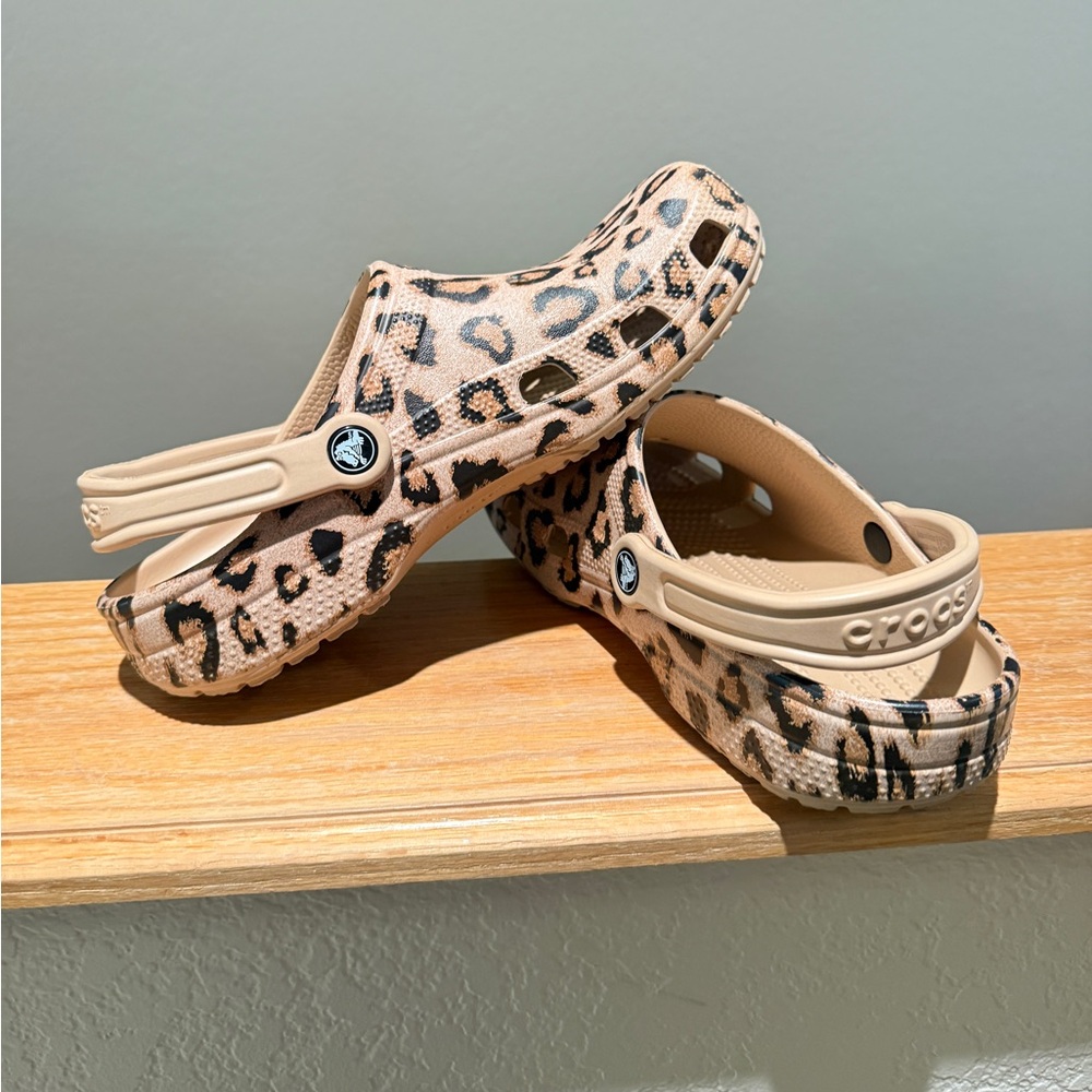 CROCS Women's Cheetah Leopard Print Baya Clog M8/W10